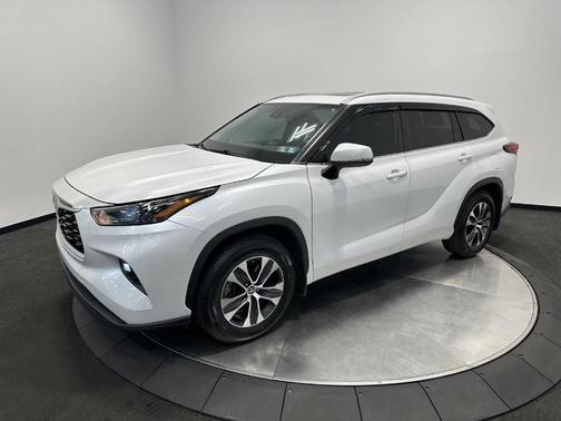 Wind Chill Pearl 2023 Toyota Highlander XLE