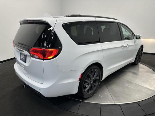 2020 Chrysler Pacifica Touring-L