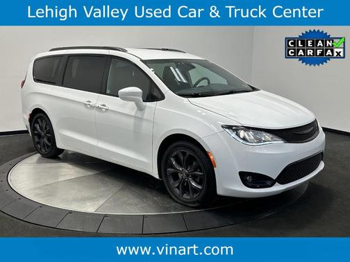 2020 Chrysler Pacifica Touring-L