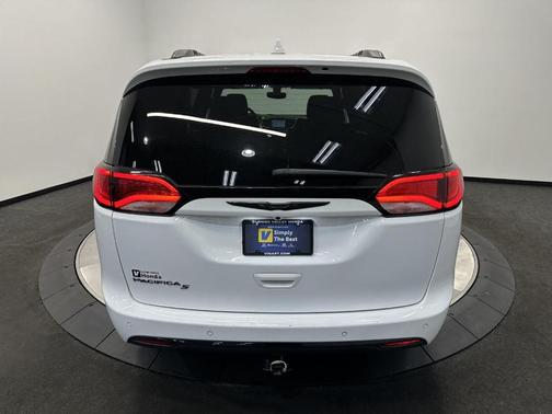 2020 Chrysler Pacifica Touring-L