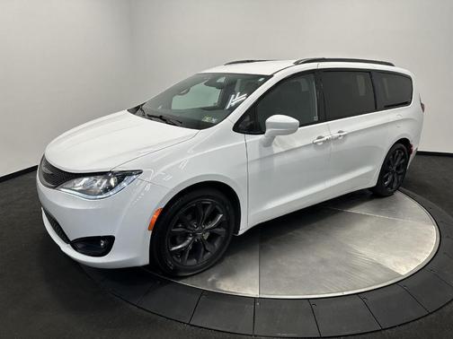 2020 Chrysler Pacifica Touring-L