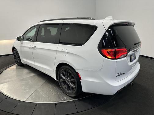 2020 Chrysler Pacifica Touring-L