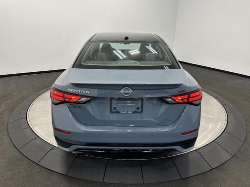 2t Gry Blk Roof 2024 Nissan Sentra SR