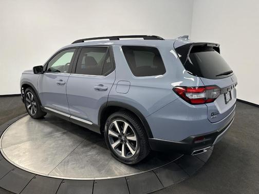 Sonic Gray Pearl 2024 Honda Pilot Touring