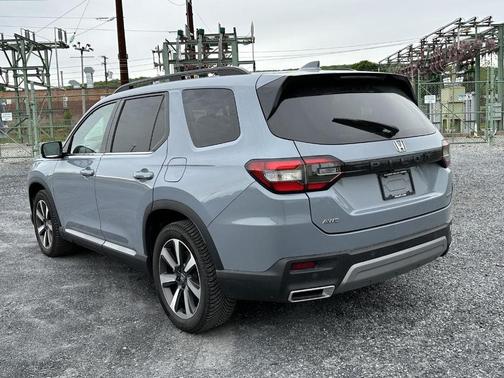 Sonic Gray Pearl 2024 Honda Pilot Touring