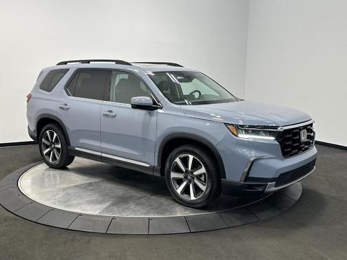 Sonic Gray Pearl 2024 Honda Pilot Touring