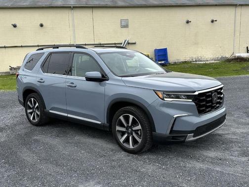 Sonic Gray Pearl 2024 Honda Pilot Touring