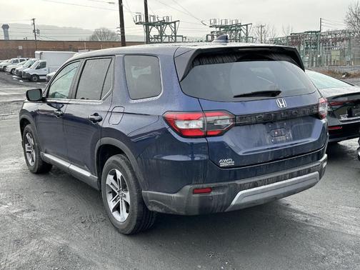 2023 Honda Pilot EX-L 8-Passenger