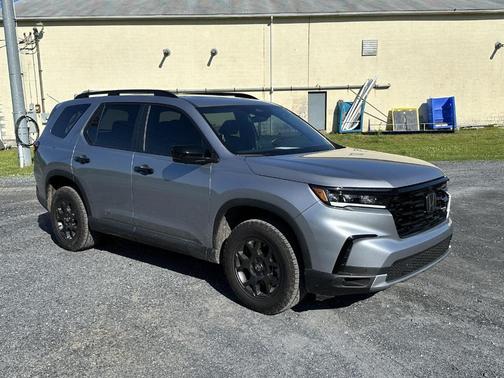 Lunar Silver Metallic 2025 Honda Pilot TrailSport