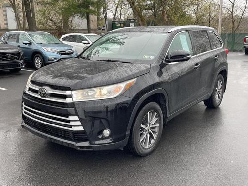2017 Toyota Highlander SE
