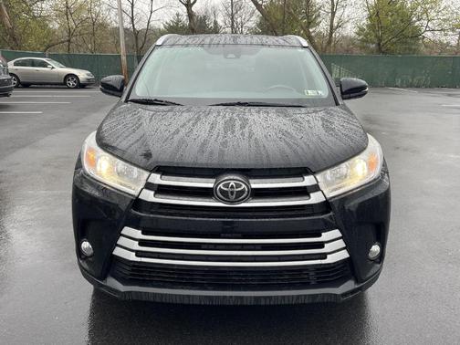 2017 Toyota Highlander SE