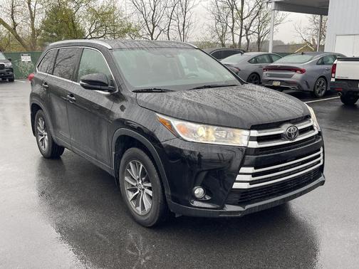 2017 Toyota Highlander SE