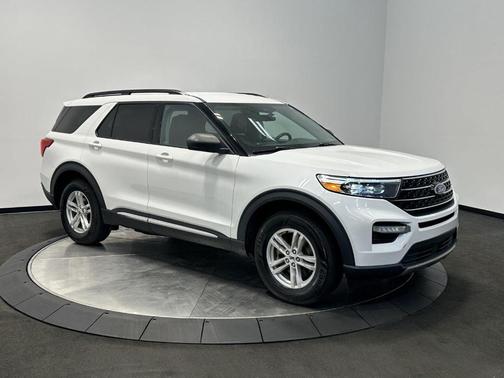 Star White 2021 Ford Explorer XLT