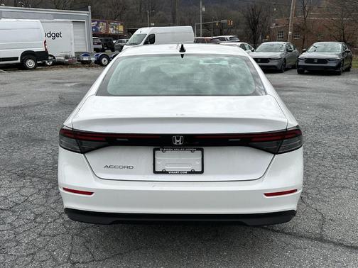Platinum White Pearl 2026 Honda Accord SE