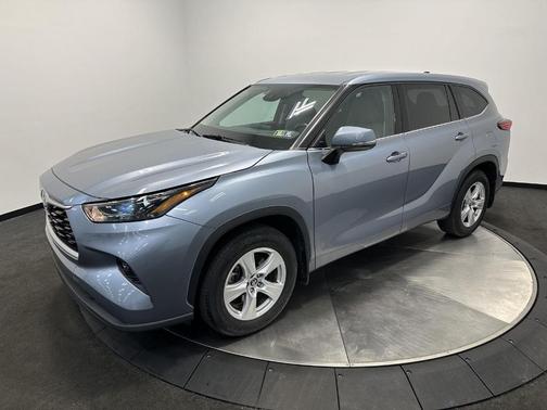 2022 Toyota Highlander LE