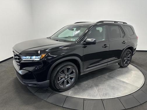 Crystal Black Pearl 2025 Honda Pilot Sport