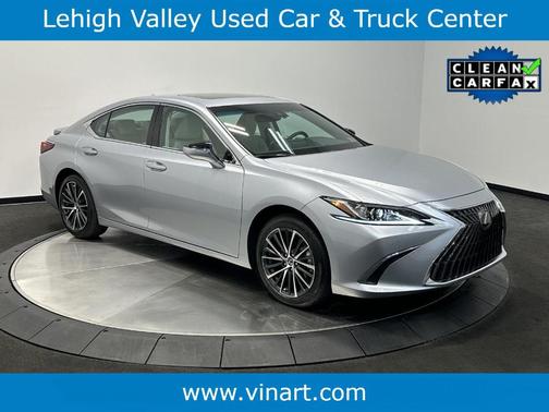 2025 Lexus ES 300h Base