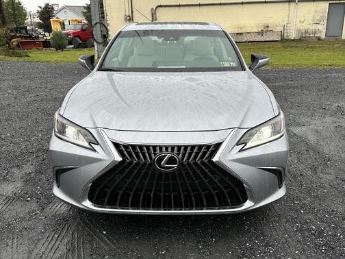 2025 Lexus ES 300h Base