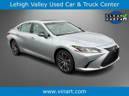 2025 Lexus ES 300h Base