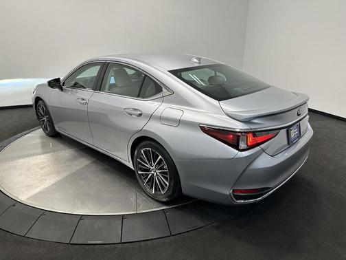 2025 Lexus ES 300h Base