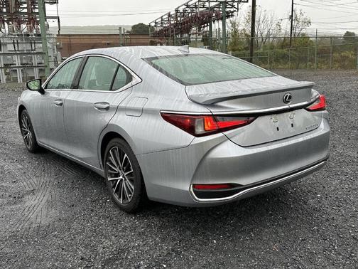 2025 Lexus ES 300h Base