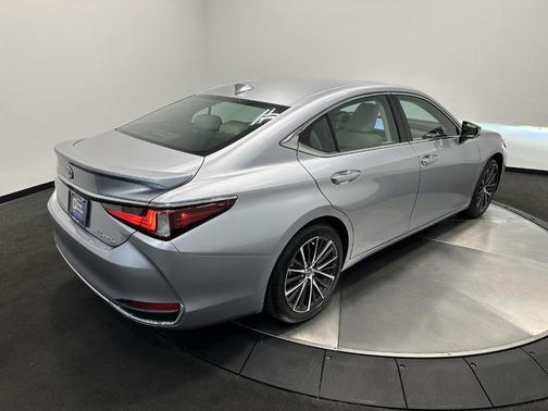 2025 Lexus ES 300h Base