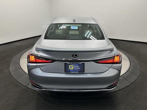 2025 Lexus ES 300h Base