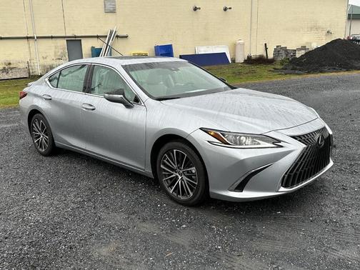 2025 Lexus ES 300h Base