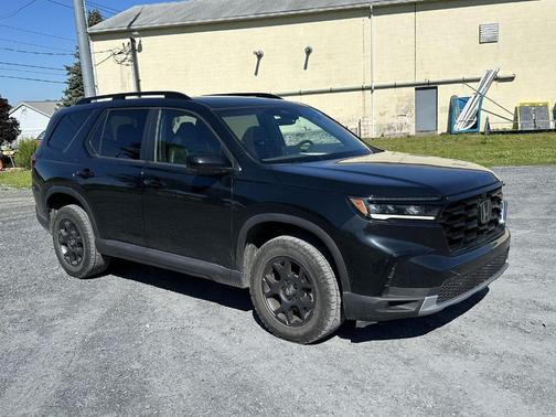 Crystal Black Pearl 2025 Honda Pilot TrailSport