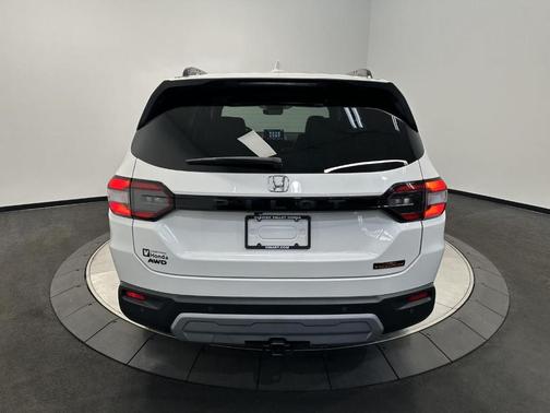 Platinum White Pearl 2025 Honda Pilot TrailSport