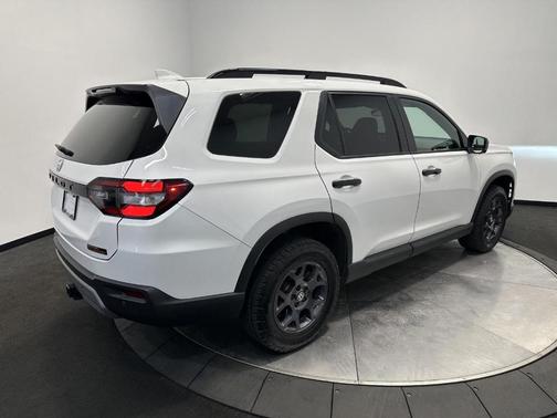 Platinum White Pearl 2025 Honda Pilot TrailSport