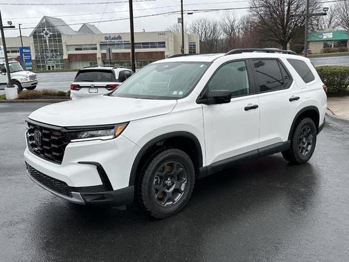 Platinum White Pearl 2025 Honda Pilot TrailSport