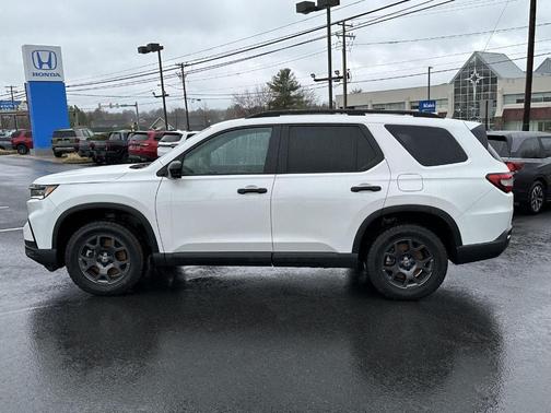Platinum White Pearl 2025 Honda Pilot TrailSport