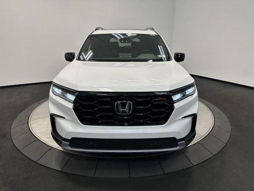 Platinum White Pearl 2025 Honda Pilot TrailSport