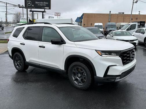 Platinum White Pearl 2025 Honda Pilot TrailSport