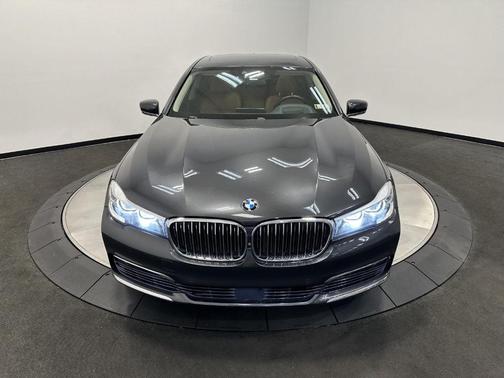 2017 BMW 740 i xDrive