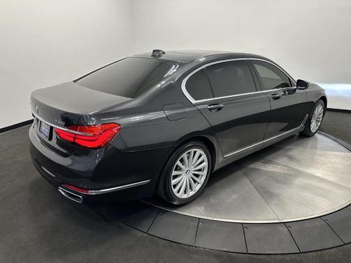 2017 BMW 740 i xDrive