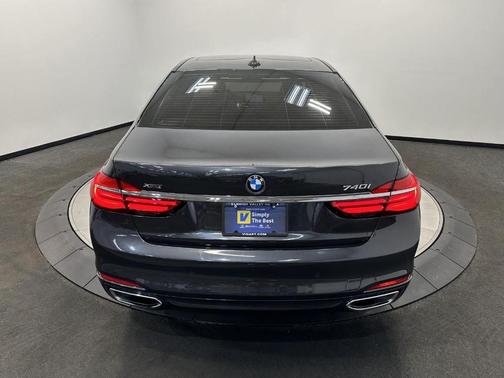 2017 BMW 740 i xDrive