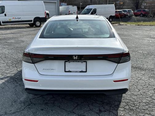 Platinum White Pearl 2026 Honda Accord SE