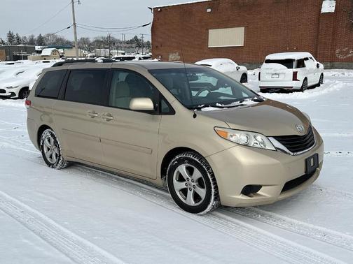 2012 Toyota Sienna LE