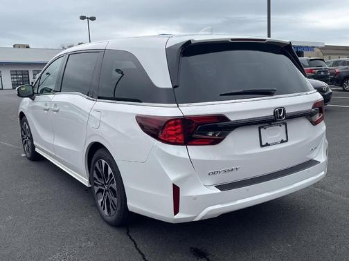 Platinum White Pearl 2026 Honda Odyssey Elite