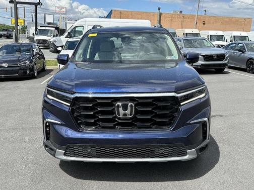 Obsidian Blue Pearl 2024 Honda Pilot Touring