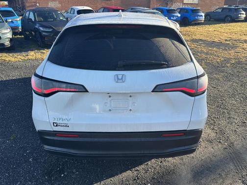 Platinum White Pearl 2024 Honda HR-V LX