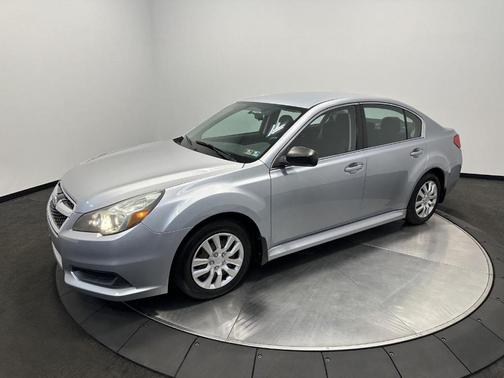 Ice Silver Metallic 2013 Subaru Legacy 2.5i