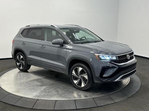 Pure Gray 2023 Volkswagen Taos 1.5T SE