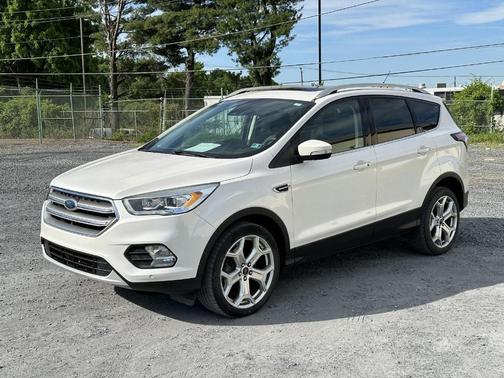 White Platinum Tri-Coat Metallic 2017 Ford Escape Titanium