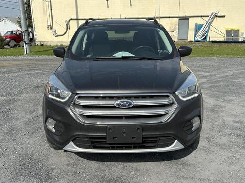 Magnetic Metallic 2017 Ford Escape SE