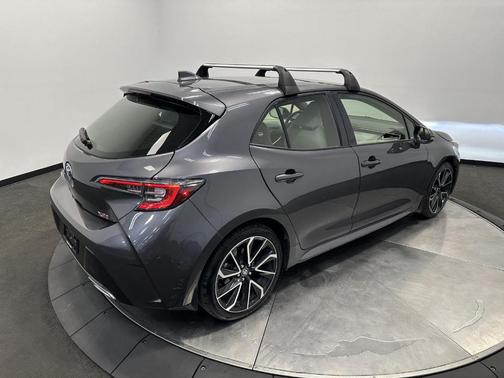 Magnetic Gray Metallic 2022 Toyota Corolla Hatchback XSE