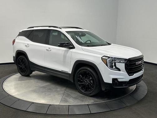 Summit White 2024 GMC Terrain SLT