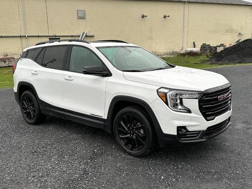 Summit White 2024 GMC Terrain SLT
